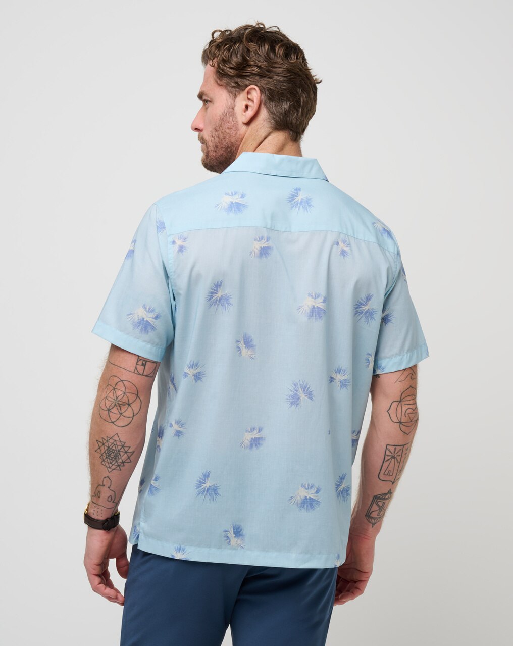 CASINO HOLIDAY BUTTON-UP 2