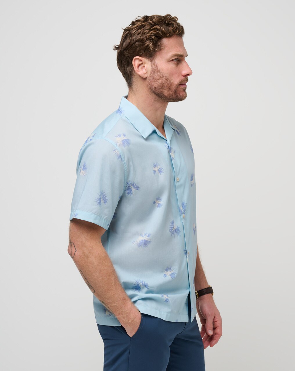 CASINO HOLIDAY BUTTON-UP 1